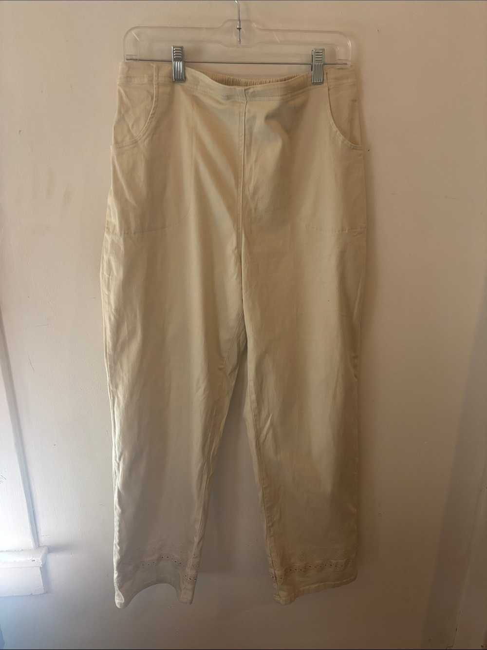 Denim & Co. Pull On Capri Sz L Embroidered On Bottom